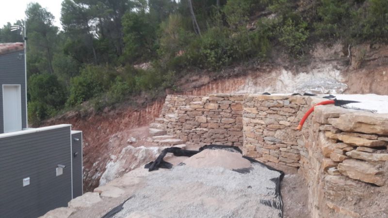Beau murs en pierres dans le sud de la france